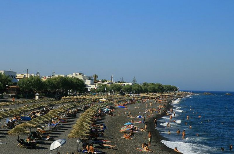 Kamari beach in Santorini